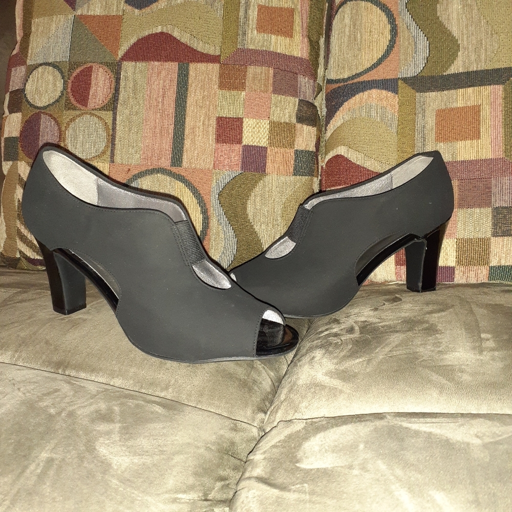 Suede shoes 3 inch heels NEW